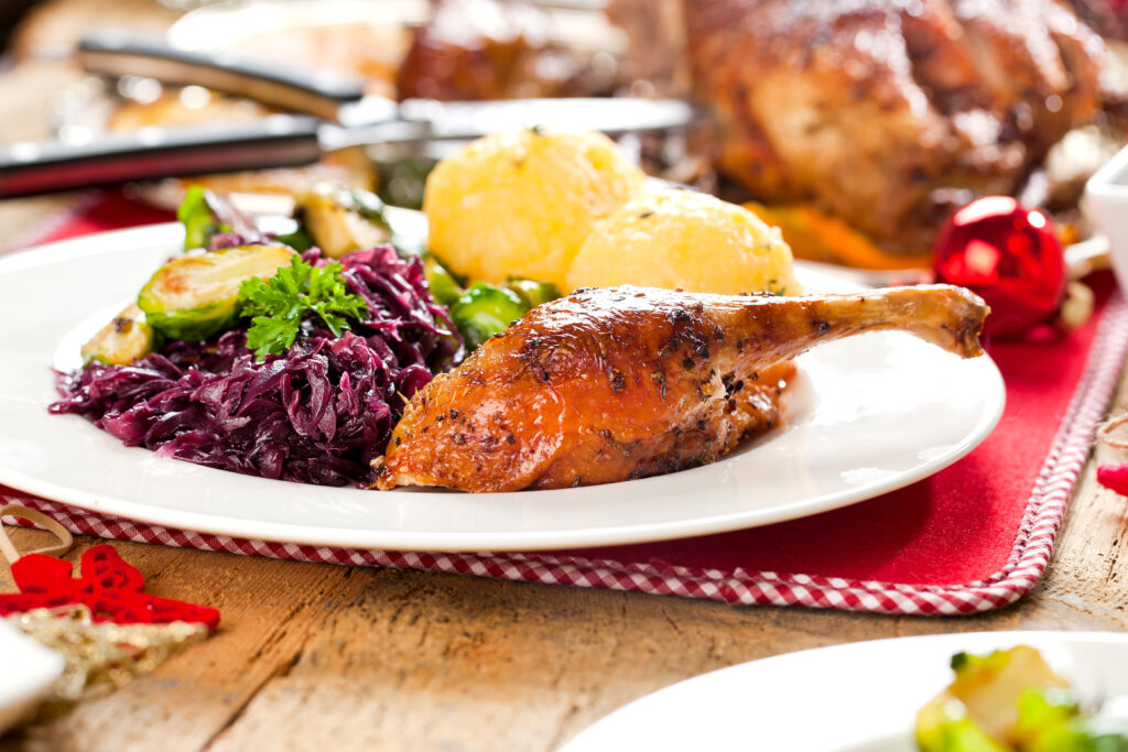 Weihnachts Gans mit Knödeln und Rotkraut